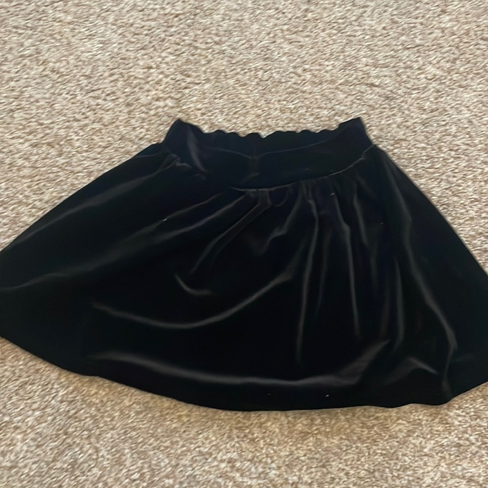 New black velvet skirt